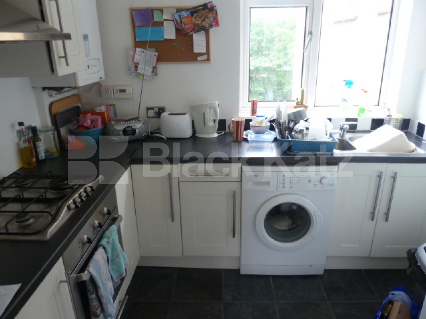 			NEW INSTRUCTION!!!, 3 Bedroom, 1 bath, 1 reception Flat			 Crouch Hill, Crouch Hill